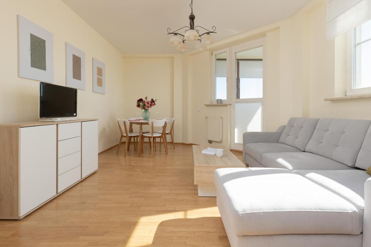 Belgradzka By Renters Apartment