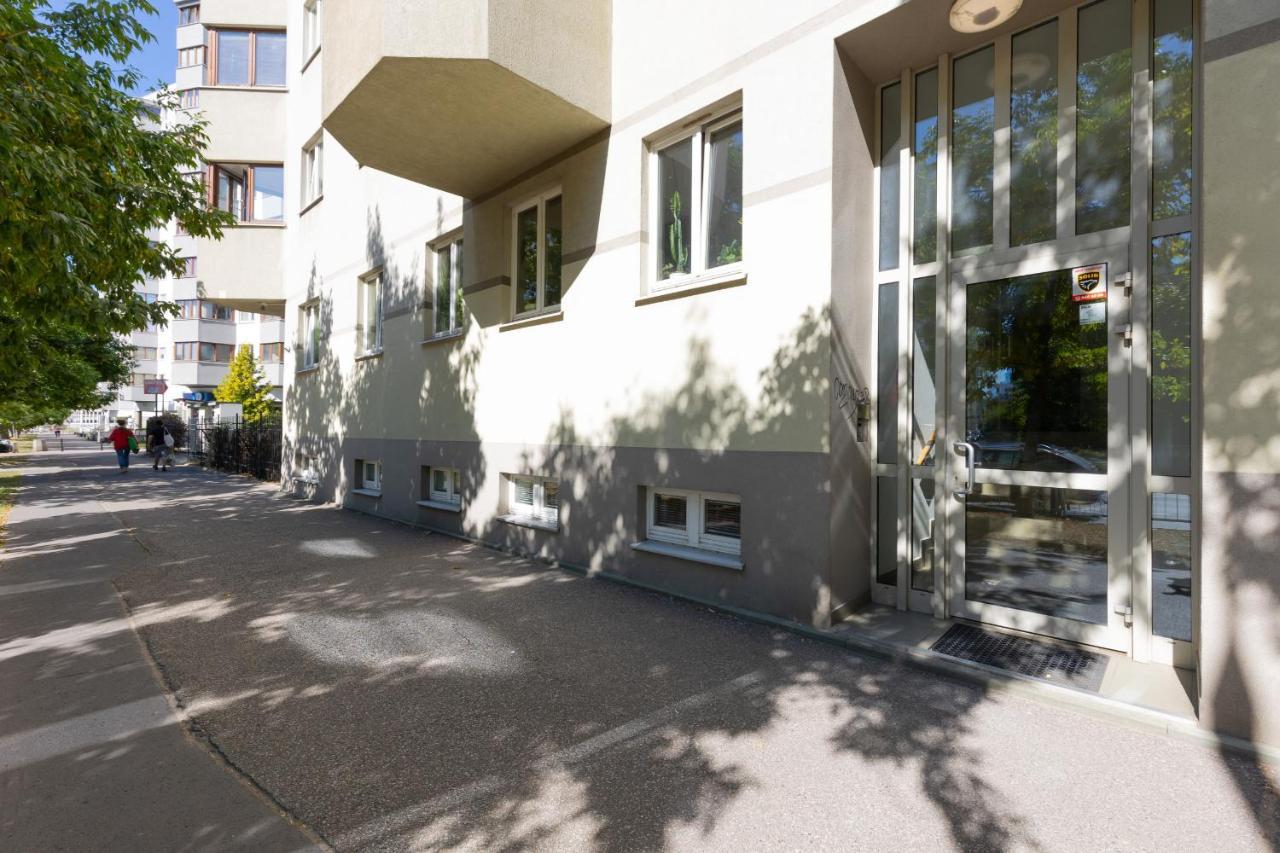 Belgradzka By Renters Apartment
